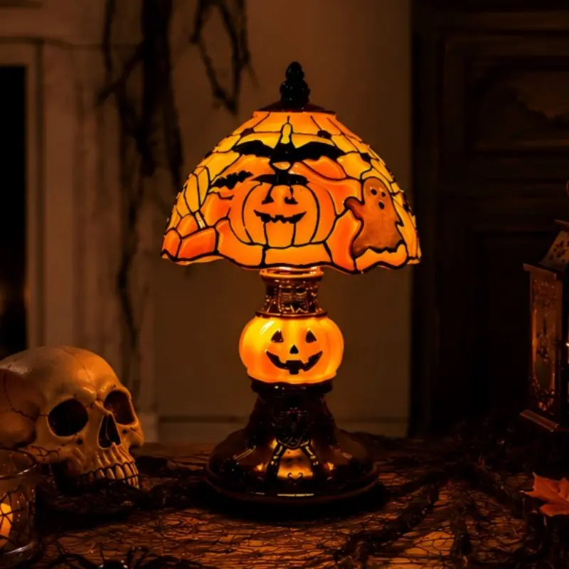 Halloween pumpkin table lamp—a vintage-style pumpkin nightlight that creates a cozy Halloween atmosphere; USB-powered, suitable for bedrooms, living rooms, and home decor.