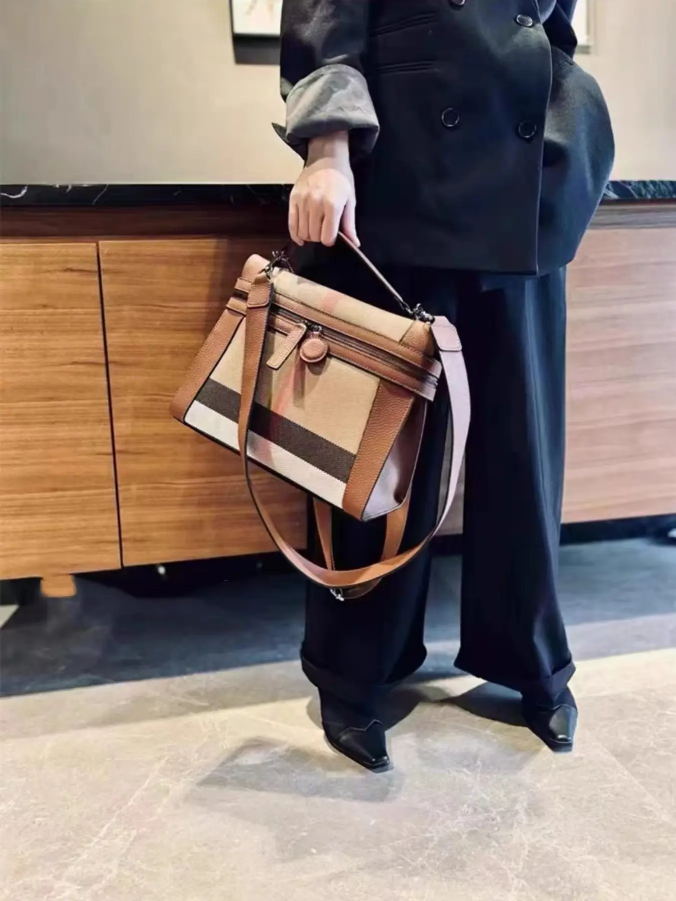 New 2026 Large‑Capacity Women's Handbag, High-End Plaid Boho Style Genuine Leather & Canvas Casual Bag, Fashionable Daily Shoulder Crossbody Bag
