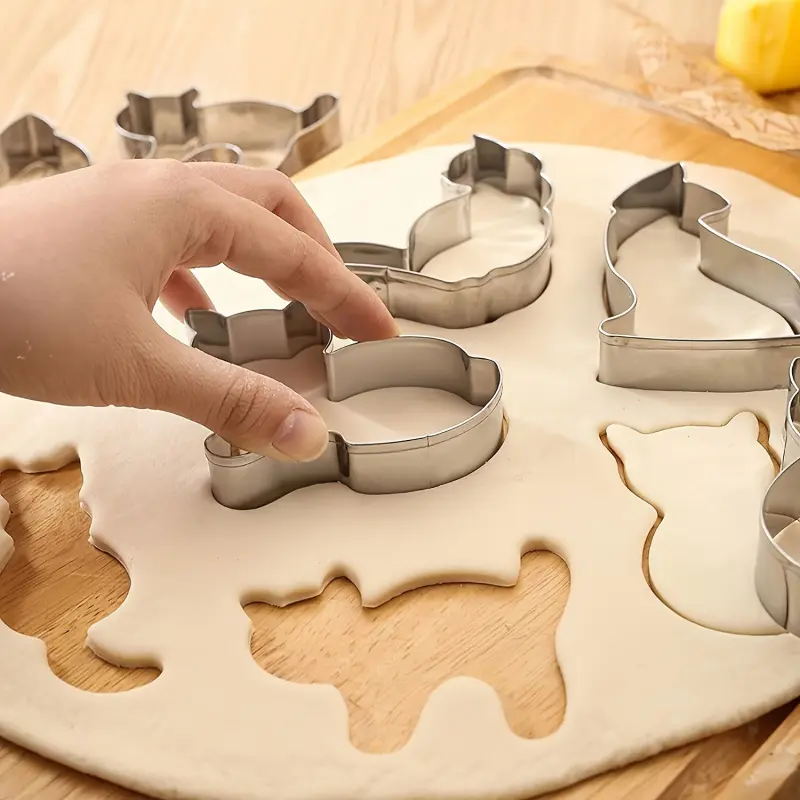 9pcs cat-shaped stainless steel cookie mold set, cartoon 3D cookie DIY stamp, suitable for Halloween, Easter, Christmas cookie molds, baking tools, fondant tools