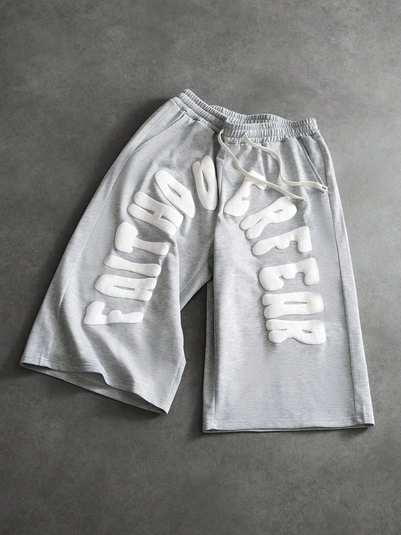 Men's Heather Grey Wide Leg Knee-Length Sweat Shorts, Vertical 3D Foam "FAITH OVER FEAR" Bubble Letter Print Elastic Drawstring Loose Baggy Hip Hop Streetwear Capri Jogger Shorts with Side Pockets for Men