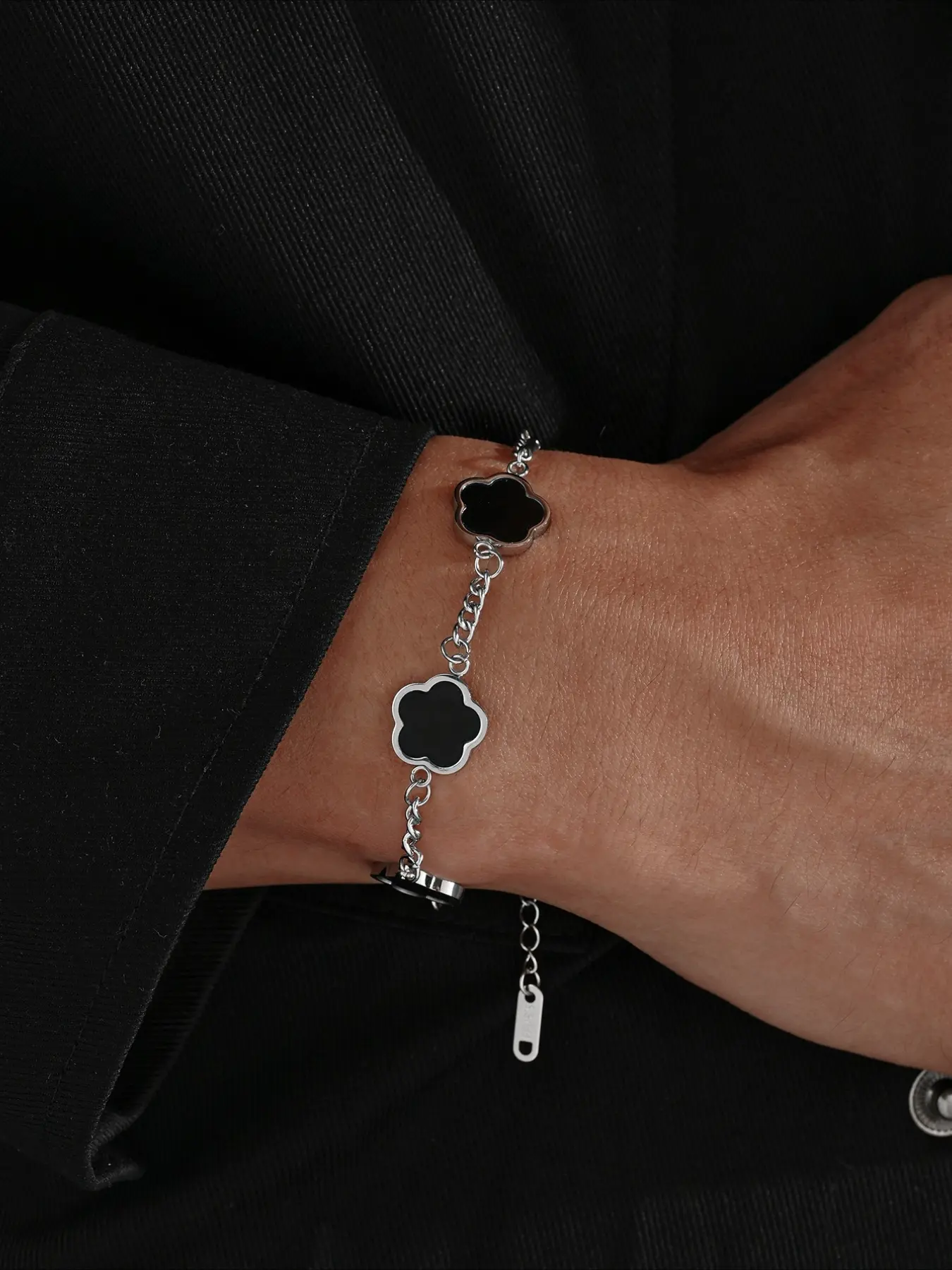 Fashionable Men's Casual Lucky Clover Bracelet, A Durable and Trendy Daily Accessory, The Perfect Gift Choice for Him