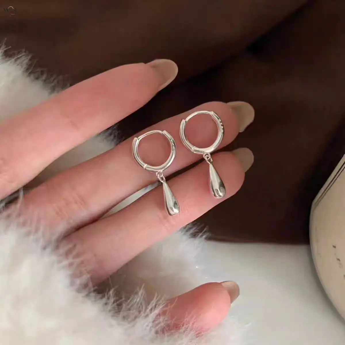 Silver Tone Teardrop Dangle Hoop Earrings Huggie Small Lightweight 2.5cm Minimalist Elegant Comfortable Daily Wear Casual Date Night Party Gift Women Girls Fashion Jewelry Accessory