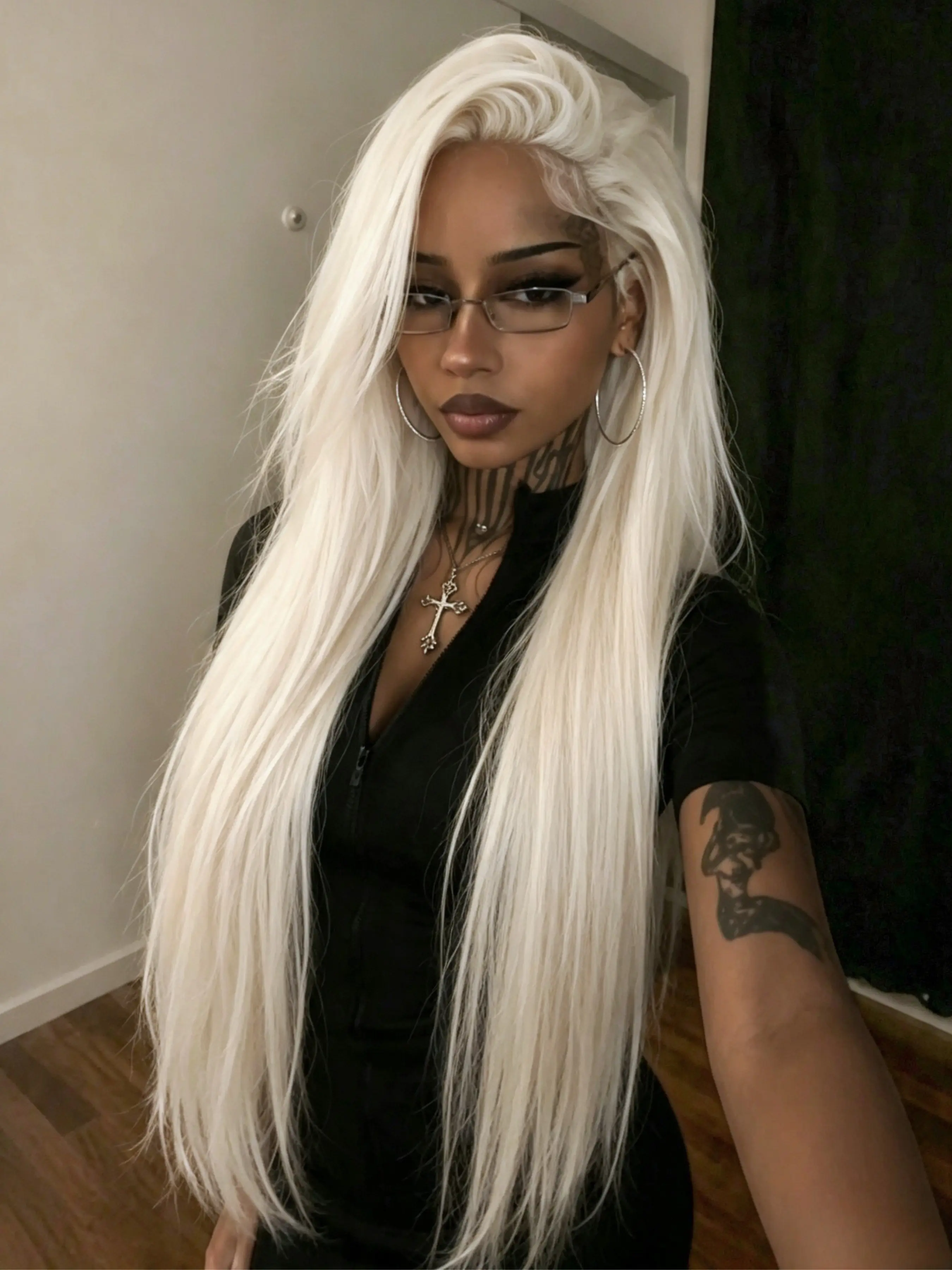 Cream White Straight Lace Front Wigs 13x4 HD Transparent Lace Wigs Pre-Plucked Natural Hairline Heat Resistant Synthetic Wigs Concert Look Straight Wig Coachella Festival Look Lace Frontal Wigs for Party 28 Inch