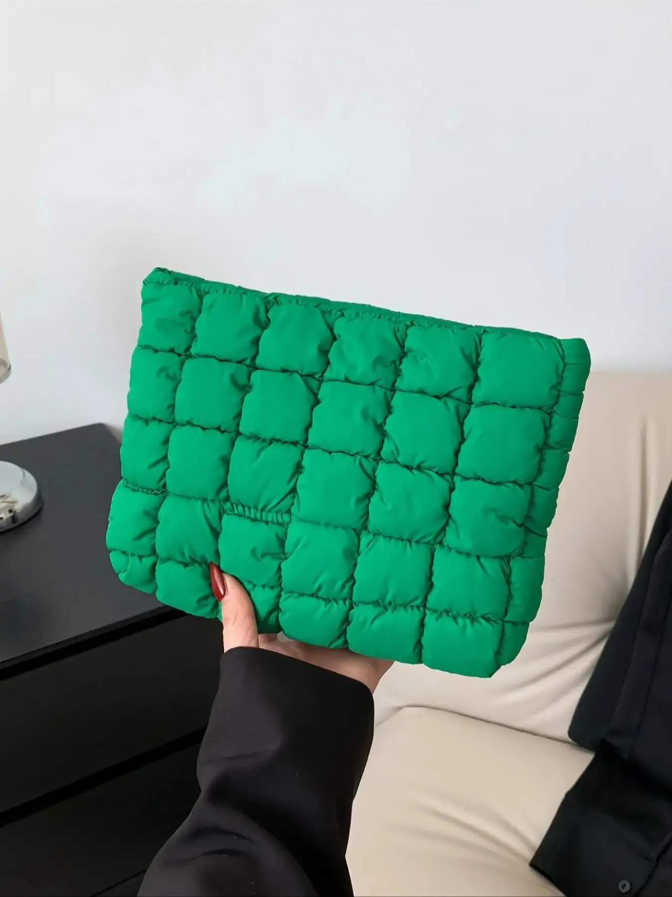 Solid color quilted design clutch bag, large capacity zipper travel storage bag, Casual zipper purse, back to school season, suitable for daily commuting and travel, Quilted Purse, Handheld Bag Purse, Zipper Wristlet Purse, Daily Commuter Purse