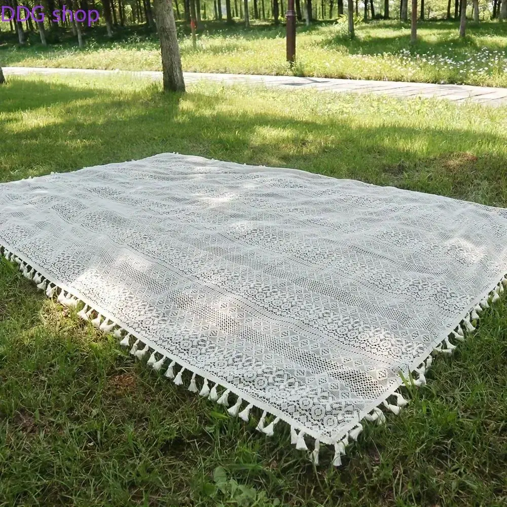 Crochet Lace Tassel Picnic Blanket, Hollow Knit Lightweight Foldable Outdoor Rug, Breathable Portable Ground Mat for Garden Picnic, Backyard BBQ, Camping & Bohemian Outdoor Party