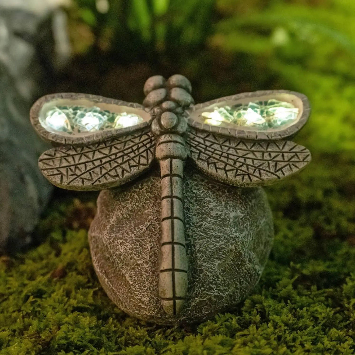 Garden Statue Dragonfly,Solar Dragonfly Decor for Outdoor,Resin Dragonflies Figurine with Solar Light for Patio,Balcony,Yard,Lawn Ornament,Perfect Garden GiftGift