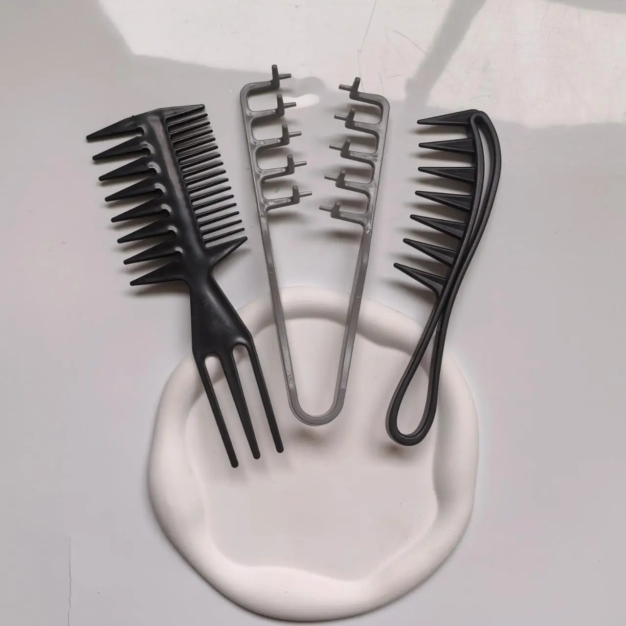 Hair Comb Set for Textured Hairstyles, Large Tooth Plastic Hairbrush, Ideal for Airplane Head and Back Bun Styles, Professional Hair Tool