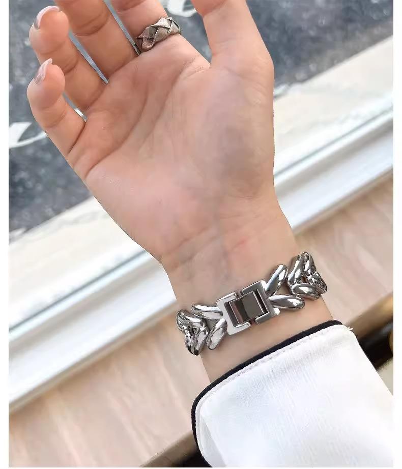 Premium Metal Apple Watch Strap, Luxury Fashion Replacement Band Compatible with Apple Watch Series, High-End Smart Watch Accessory