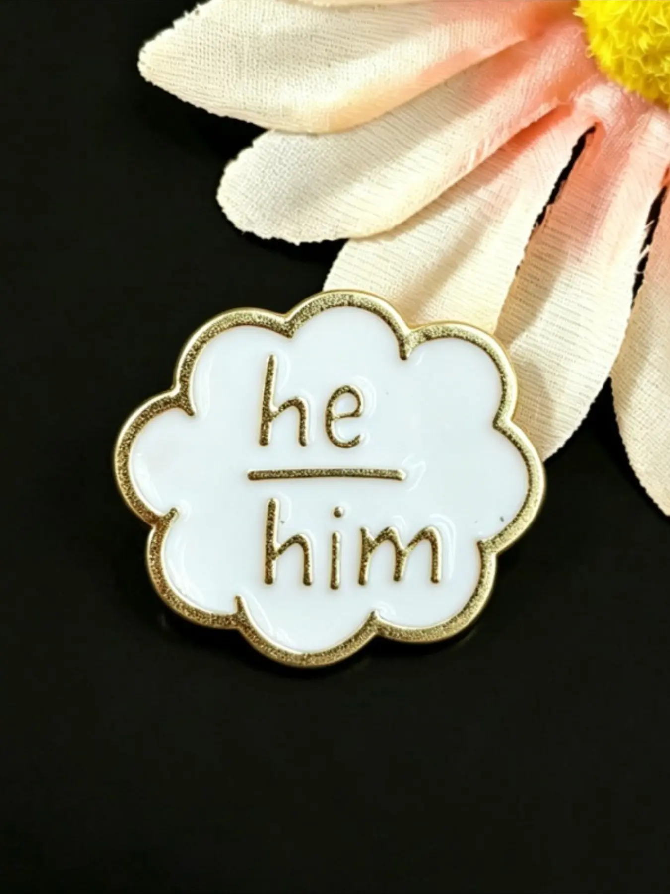 Cloud Shape He/Him Pronoun Enamel Lapel Pin, Gender Pronoun Alloy Brooch Badge, LGBTQ Pride Accessory for Jackets Backpacks, Inclusive Equality Gift for Friends