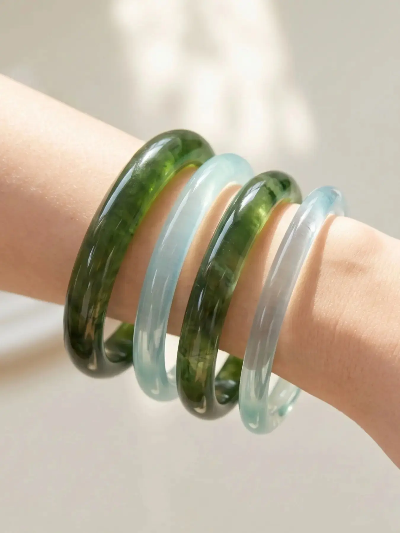 Women's 4-Piece Acrylic Resin Bangle Set, Transparent Blue & Moss Green Chunky Stacked Design Bracelets, Elegant Stacking Jewelry for Casual and Party Wear