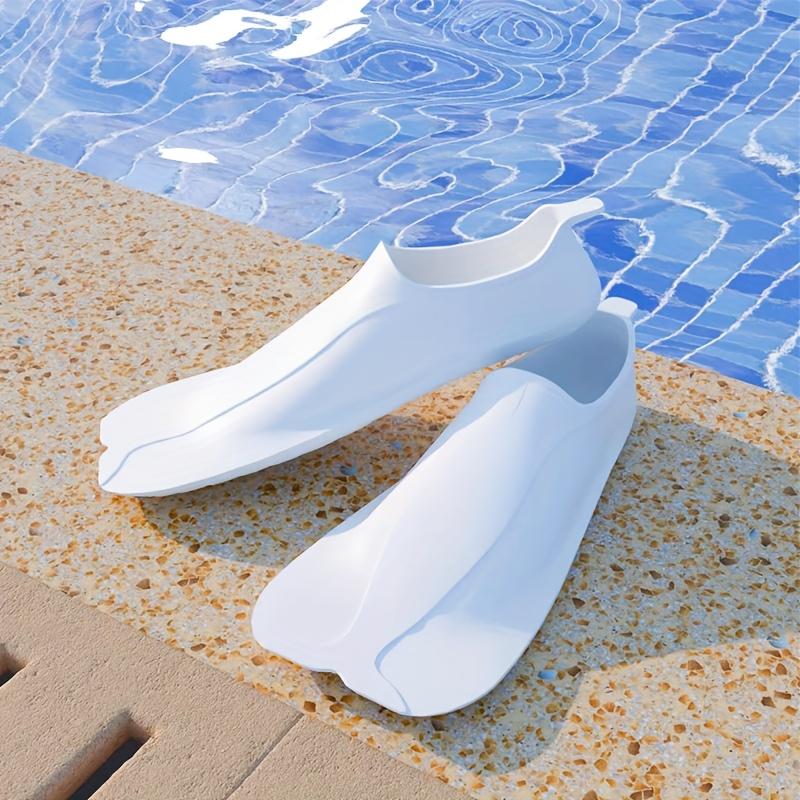 Swimming silicone swimming fins are suitable for swimming and snorkeling training fin equipment