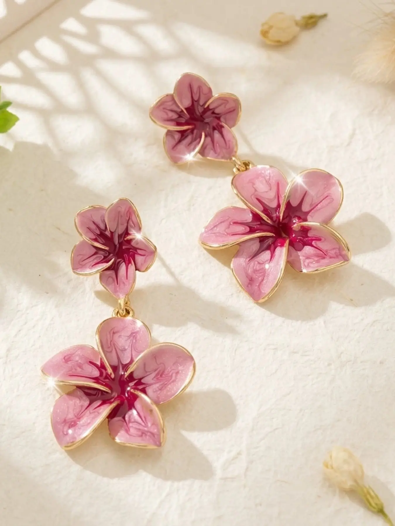 1 Pair Pink Hibiscus Flower Dangle Earrings | Hawaiian Plumeria Floral Drop Earrings, Y2K Summer Beach Coquette Aesthetic Jewelry, Trendy Gold Plated Enamel Earrings, Beachy Earrings, Party Festival Earrings, Vacation Accessories & Gift for Her
