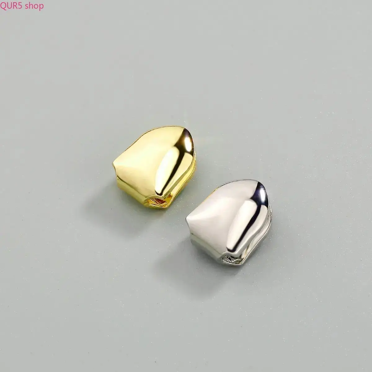 Gold Tone Single Tooth Grillz Caps, Unisex Hip Hop Teeth Accessory, Shiny Gold Teeth Decor Set of 2, Trendy Ornament for Party Outfits, Cosplay Costumes and Social Media Photo Shooting Props