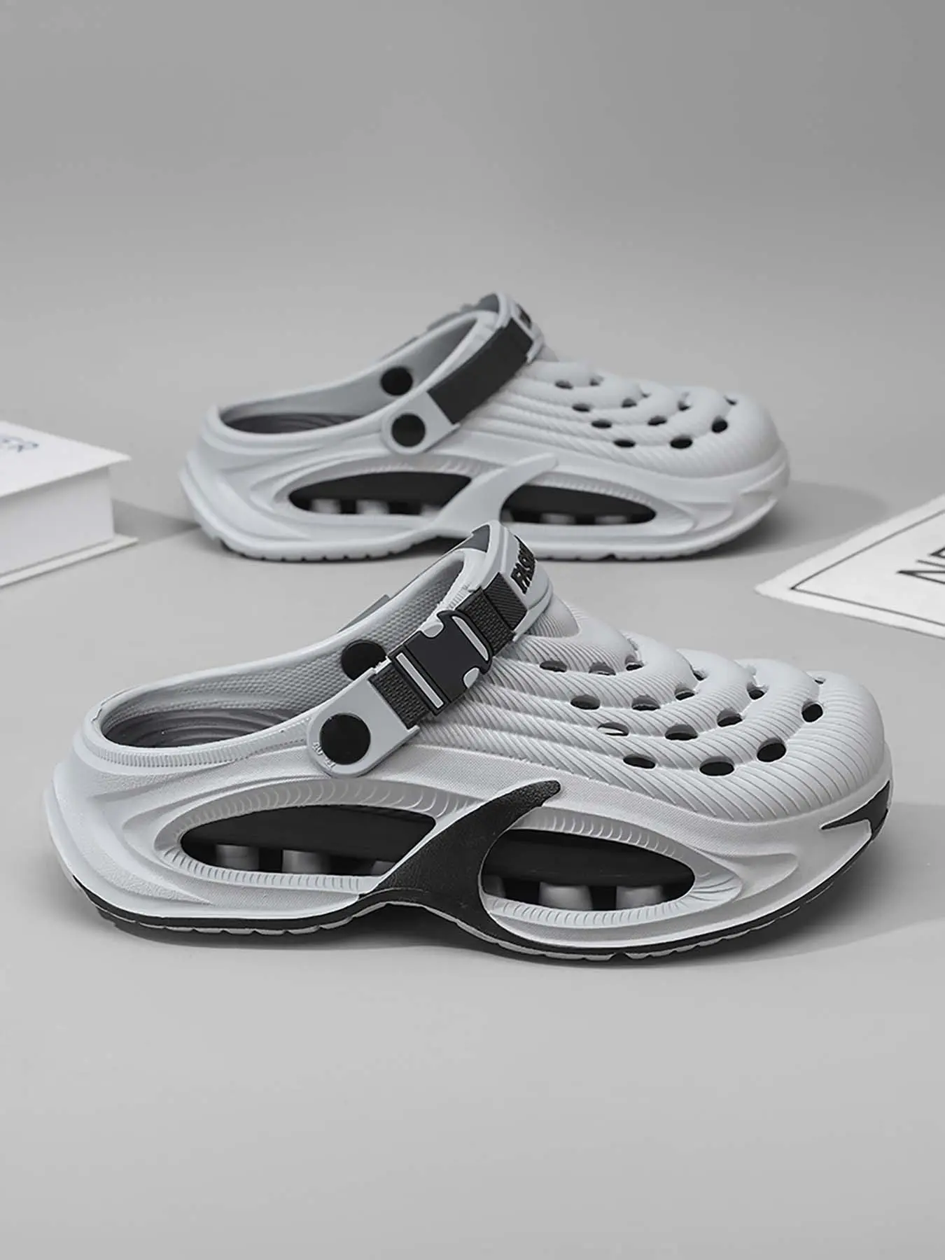 Men's Mecha-Style Thick-Soled Two-Way Clogs, Adjustable Breathable Non-Slip Closed-Toe Slides, Summer Soft-Soled Beach Shoes, Footwear for Indoor & Outdoor Wear, Slipper, Closed Toe Slippers