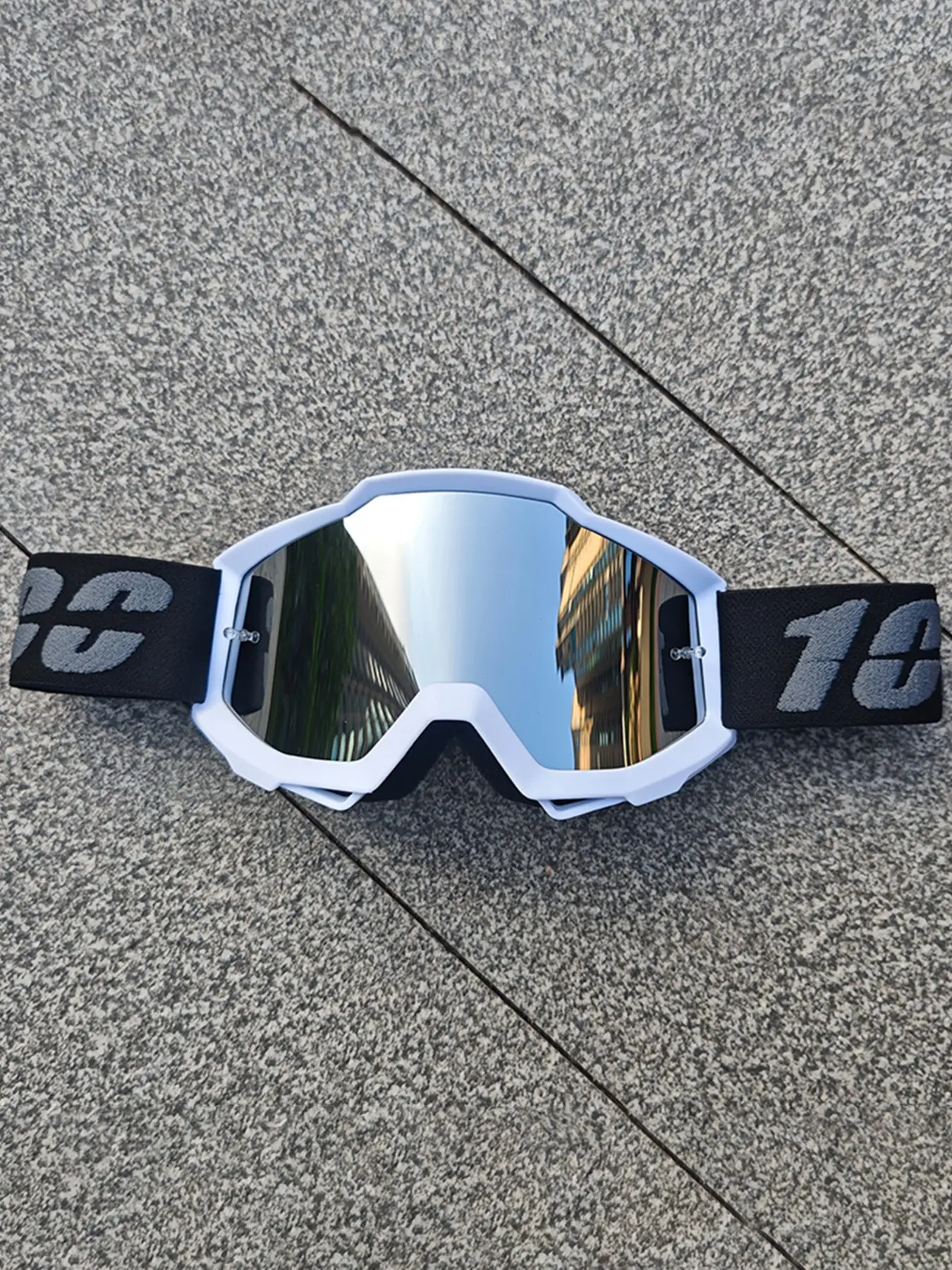 Unisex Mountaineering and Skiing Goggles, Ideal for Outdoor Trail Riding, Hiking, Skiing, and Snowboarding. Vibrant Sports Goggles with Adjustable Comfort, Breathability, and Enhanced Vision—The Perfect Choice for Outdoor Adventures
