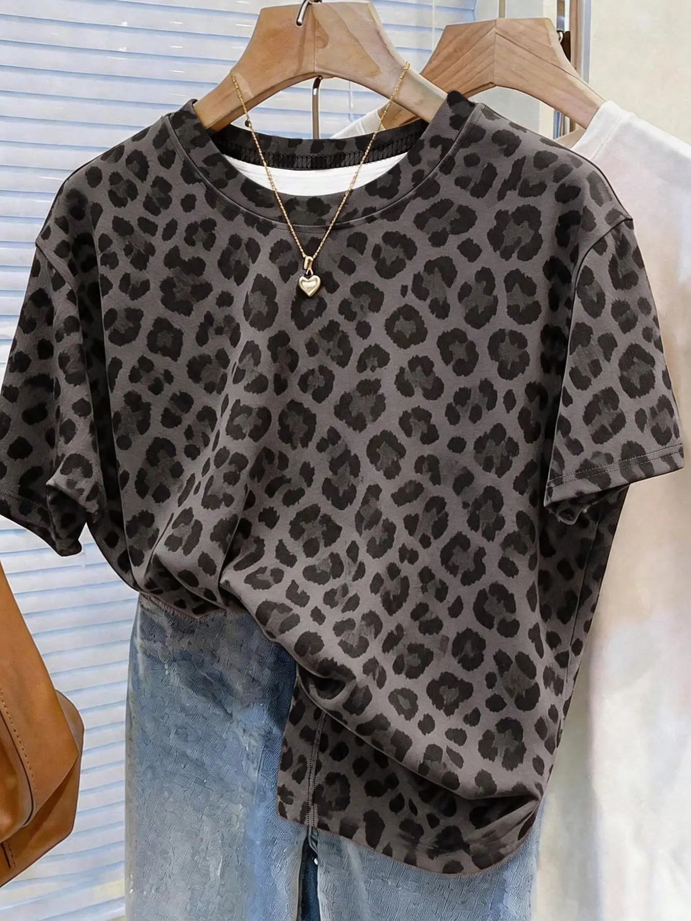 Women's Leopard Print T-Shirt, Comfortable Casual Top, Ideal for Daily Wear, Fashionable Design, Perfect Gift Choice