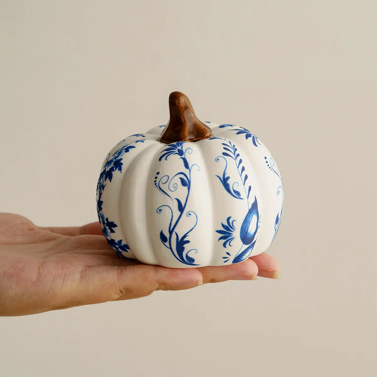 Autumn-themed blue and white pumpkin decorations in various styles, handcrafted ceramic ornaments with both farmhouse and Chinese elegance, suitable for Halloween and Thanksgiving table settings, home decoration and holiday gifts
