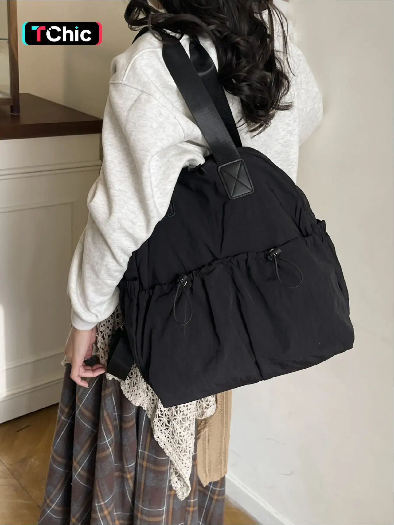 Large capacity backpack, Lightweight backpack, Lightweight casual daypack, casual drawstring pleated pocket backpack, travel bag with adjustable shoulder straps, lightweight and comfortable college student outdoor commuting bag