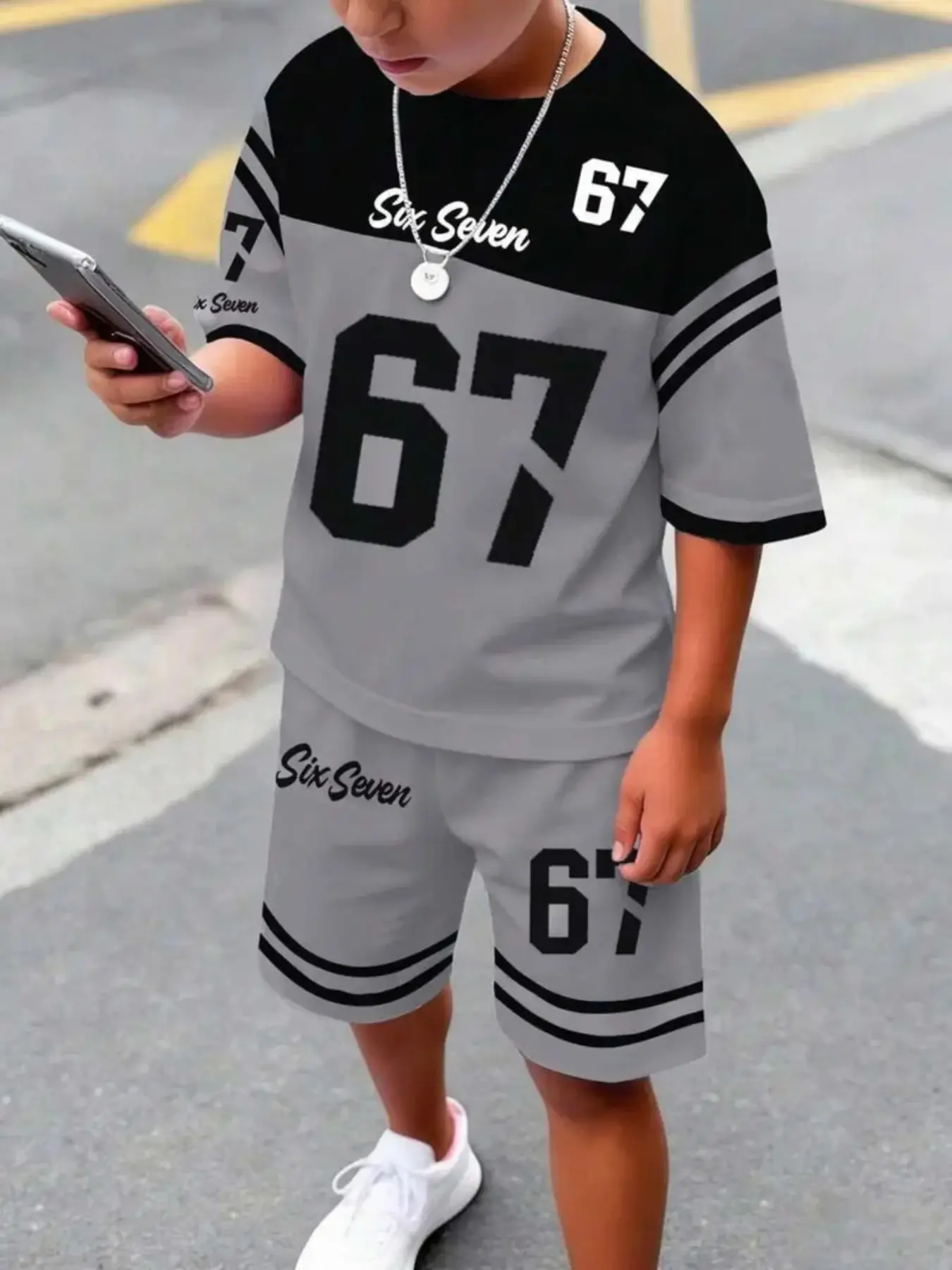 American Retro Kids "67" Figure Print Sports Set, Boys Summer Short Sleeve Tee & Shorts Two-Piece Set, Casual Slim-Fitting Graphic Outfit for Children