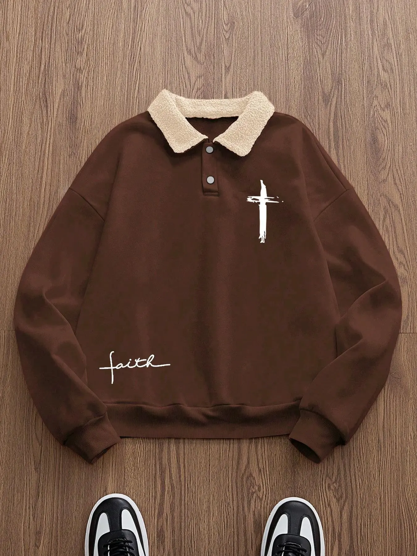 Trendy Retro Lamb Wool Collar Sweatshirt, Cross Print Polo Shirt, Comfortable Casual Wear for All Seasons, Fitted Design