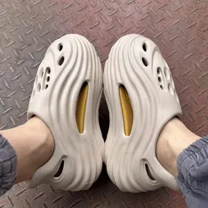 Alien Hole Slippers, Odor-Resistant Beach Sandals, Thick-Slip Non-Slip Outdoor Shoes