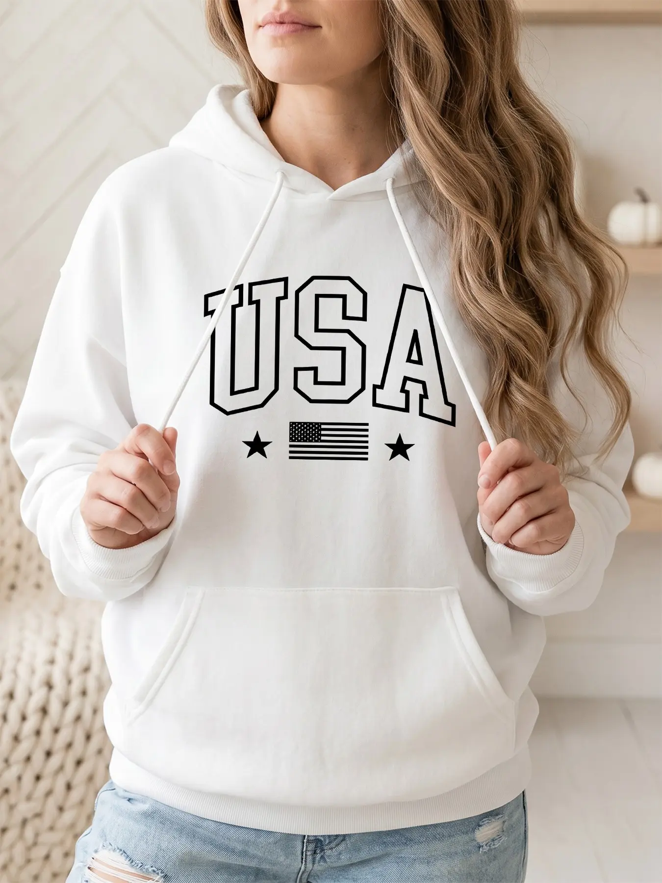 Women's fashionable hoodie with stars, USA letter print, pouch pocket, long sleeves, women's sportswear, suitable for daily casual outings in autumn and winter.
