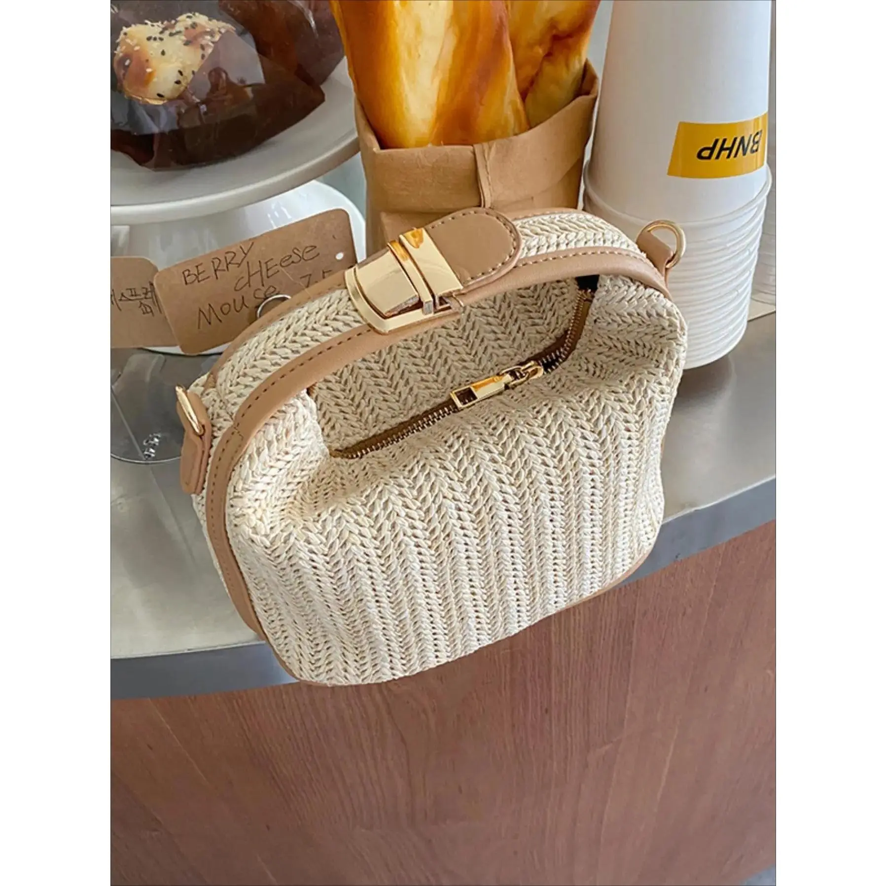 Trendy Woven Straw Shoulder Bags for Women, Crossbody Handbag with Zipper Closure, Versatile Shoulder Sling for Everyday Use, Casual Shoulder Sling