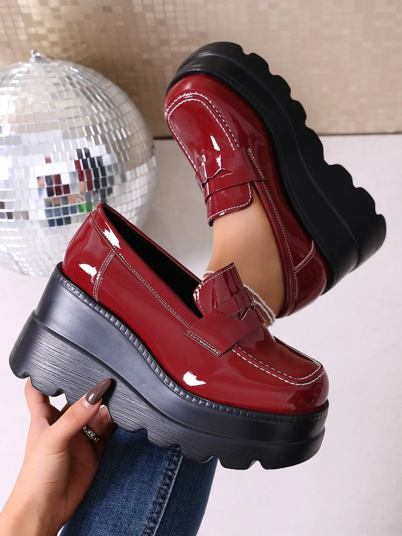 New Retro Glossy Wave Platform Loafers, Gothic Thick Heel Slip-On Commuter Shoes, Casual PU Rubber Sole, All Seasons Plain Design