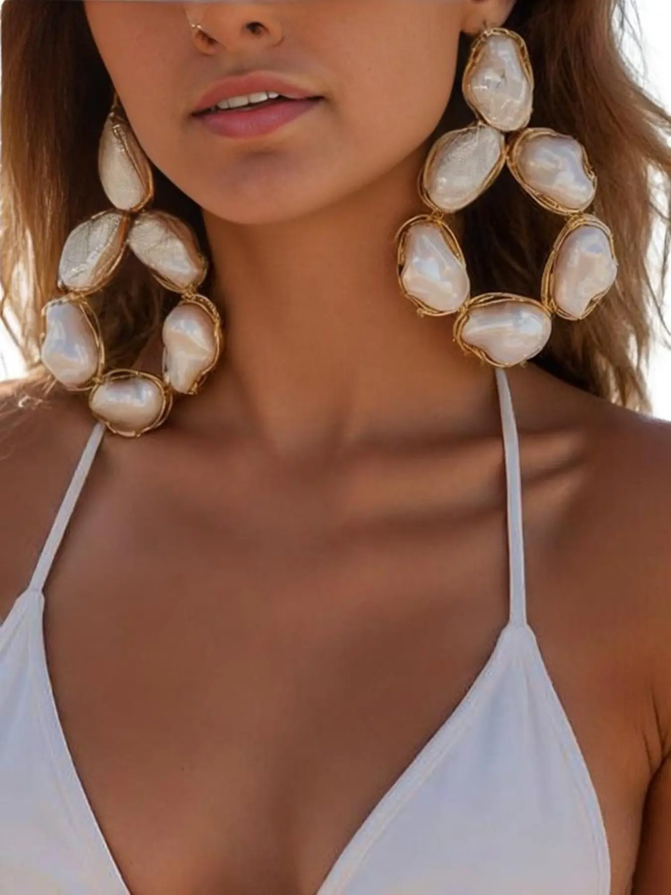 Unique Retro Asymmetric Baroque Hoop Earrings, Irregular Pearl Earrings with Faux Pearls, Luxurious Metal Trim, Perfect for Summer Parties