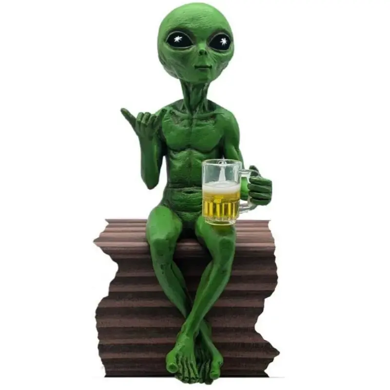 1 pc Alien Design  Statue, 1 Box Fun & Humorous Outer Space Decor, Alien Figurine with Beer Mug, Decorative Figurines Ideal Gift for Sci-Fi Fans, Ornaments，Halloween decorations for home