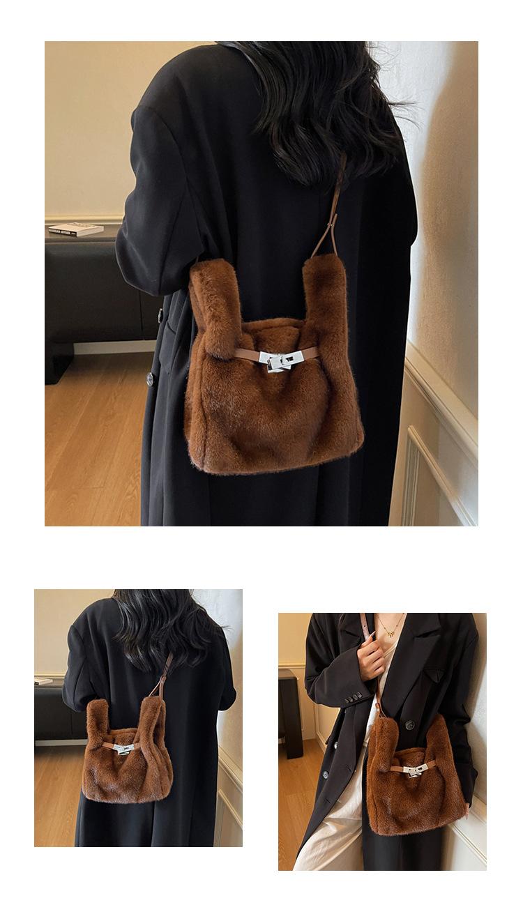 New Winter Faux Fur Top Handle Bag Korean Fashion Crossbody Bucket Bag for Women Comfortable and Versatile Texture Shoudler Bag