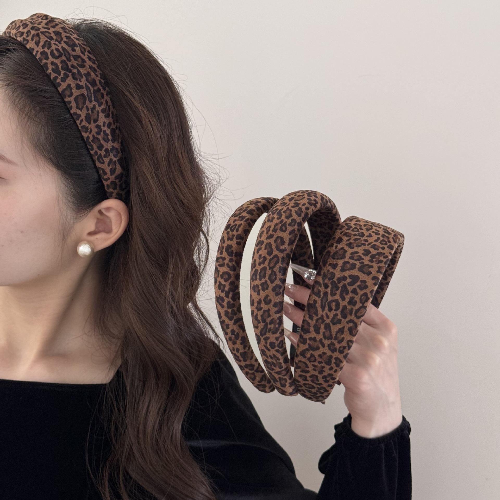 Women Vintage Leopard Print Velvet Sponge Headband Hong Kong Style Elegant Versatile Hair Accessory For Daily Wear