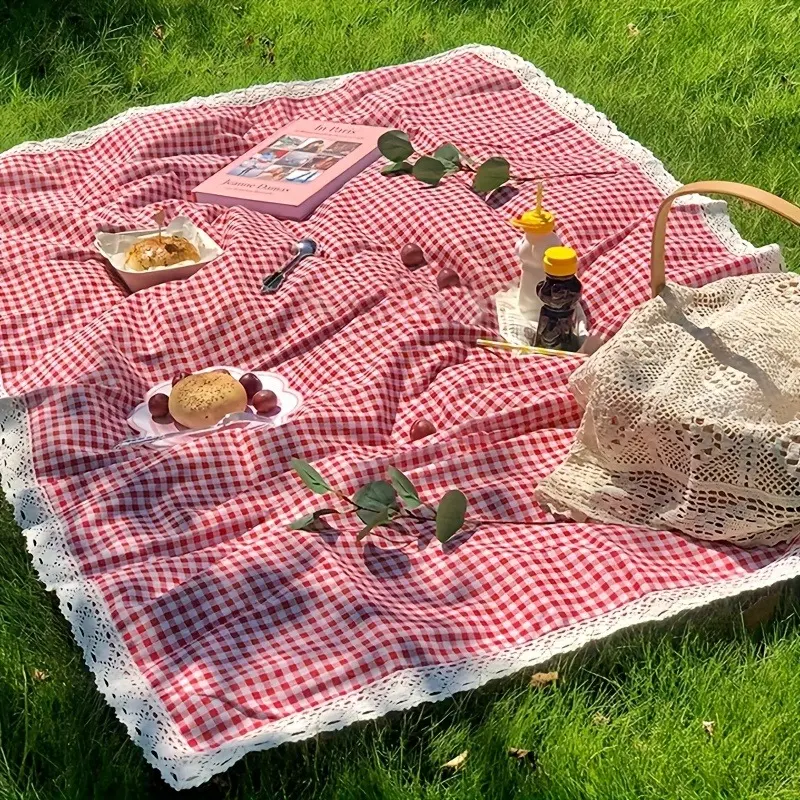 Red and white checkered lace picnic mat – a waterproof, portable, multifunctional Outdoor Picnic Blanket suitable for camping, beach outings,  | Picnic accessories and travel/holiday gifts (not for direct food contact).