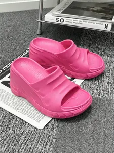 Sloped Leg Lengthening One Strap Slides For Women Ins Minimalist 3D Wave Upper Light Composite Material Anti Slip Sawtooth Outsole Suitable For Home Shower Shopping