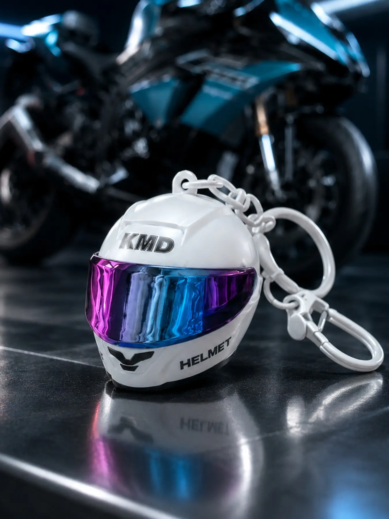 Cool Motorcycle Helmet Keychain, Stylish Keyring, Cool Keychains, Keychain Accessory, Mini Riding Colorful Helmet Pendant, 3D Sporty Design, Perfect Birthday Gift, No Choking Hazard