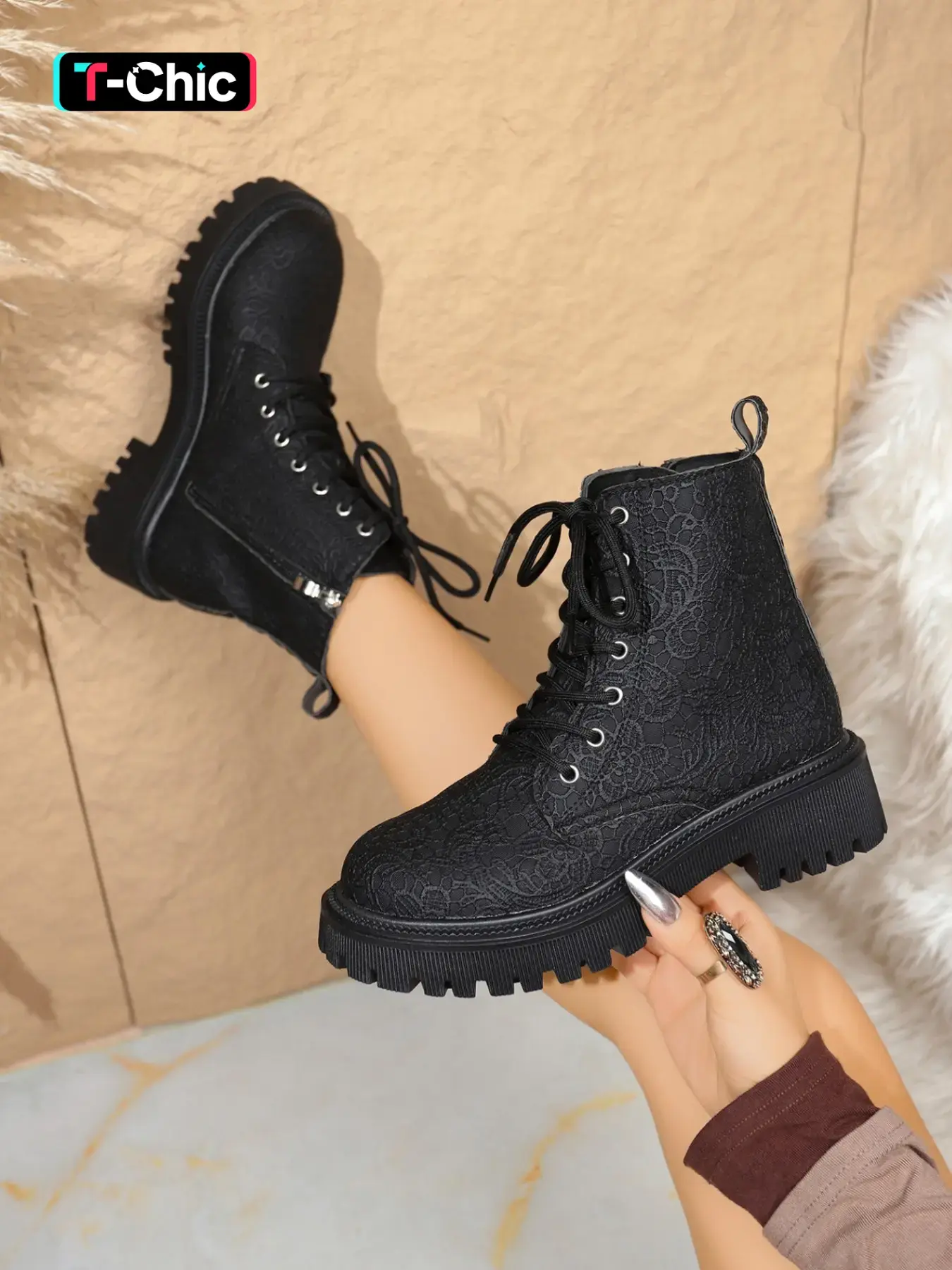 Women's Lace-Up Combat Boots, Fashionable Comfortable Shoes, Ideal for Outdoor Activities, Women's Stylish Accessories
