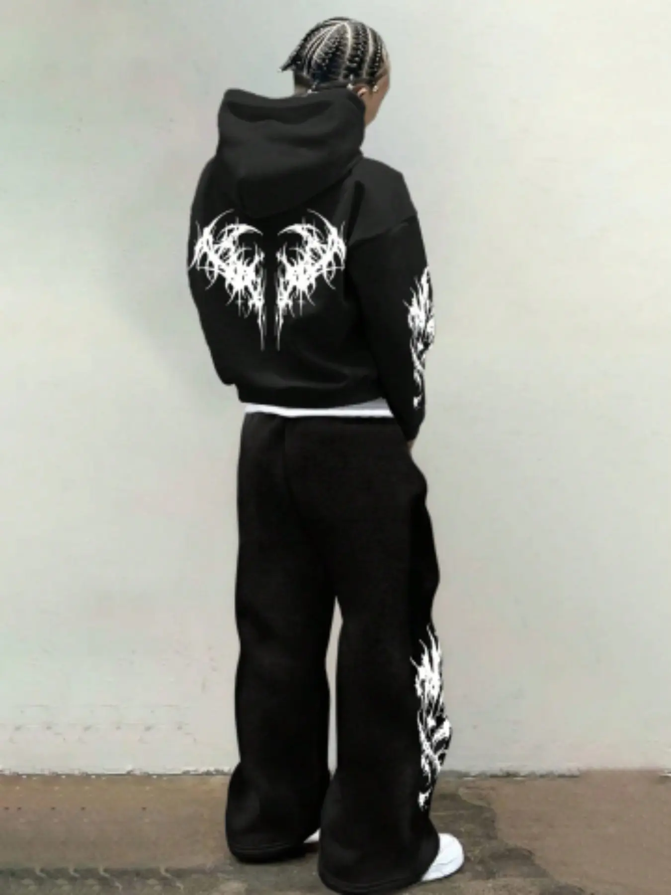Men's Gothic Heart Pattern Hoodie and Drawstring Wide Leg Pants Set Outfit, Casual Fitted Spring & Fall, Trendy Graphic Sweatshirt