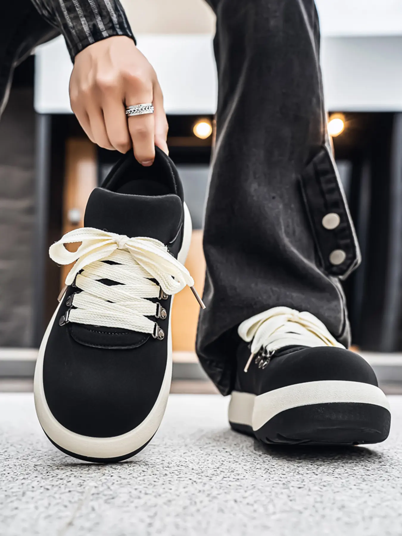 A Pair of Fashion Men's Wide‑Toe Derby Shoes, Thick‑Sole Chunky Bread Sneakers Trainer, Retro Casual Height‑Increasing Ugly‑Chunky Work‑Style Board Shoes for Men