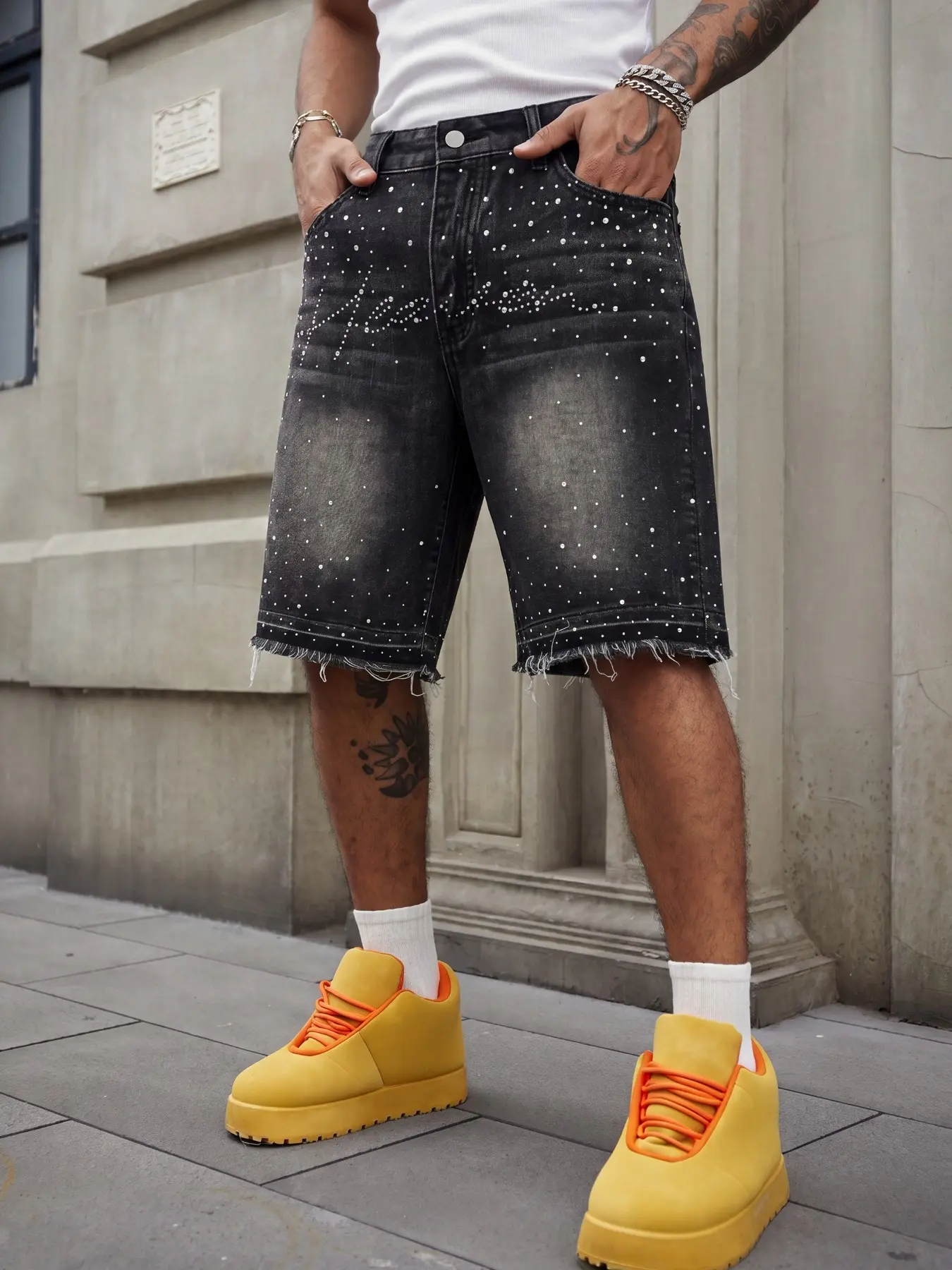 Men's Washed Retro Denim Shorts, Loose, Oversized and Comfortable, Street Clothes, with Heavy-Duty Washed Craftsmanship and Sequin Embellishments, featuring an American Streetwear Style Five-Inch Denim Shorts Jeans