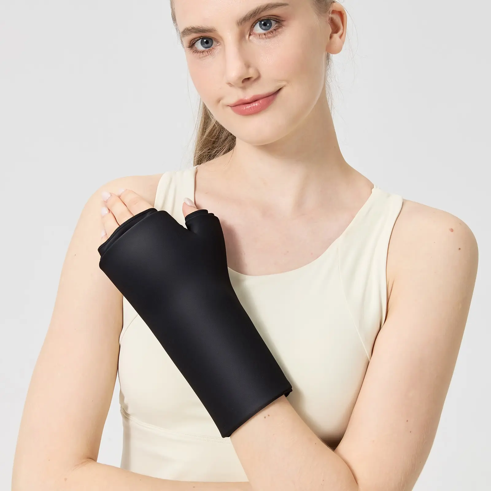 Wrist Ice Pack Wrap Thumb Brace for Both Hands, Reusable Soft Gel Glove for Hot & Cold Therapy, Ideal for Injuries and Pain Relief
