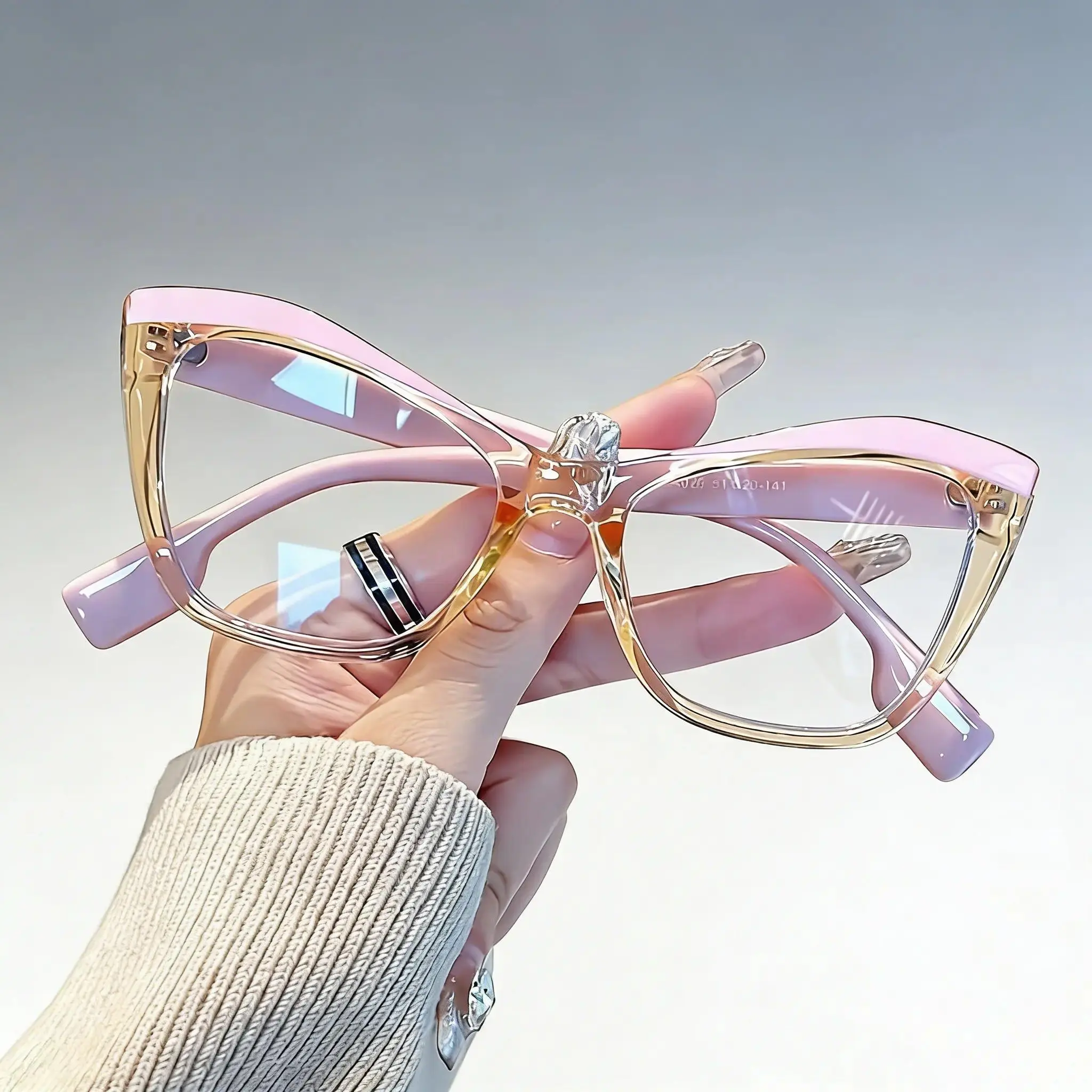 XUH Y2K Unisex Cat-Eye Transparent PC Frame Glasses - Ultra-Light, Anti-Blue Light, 2-Tone Pink & Clear Stylish Eyewear for Streetwear, Office Use