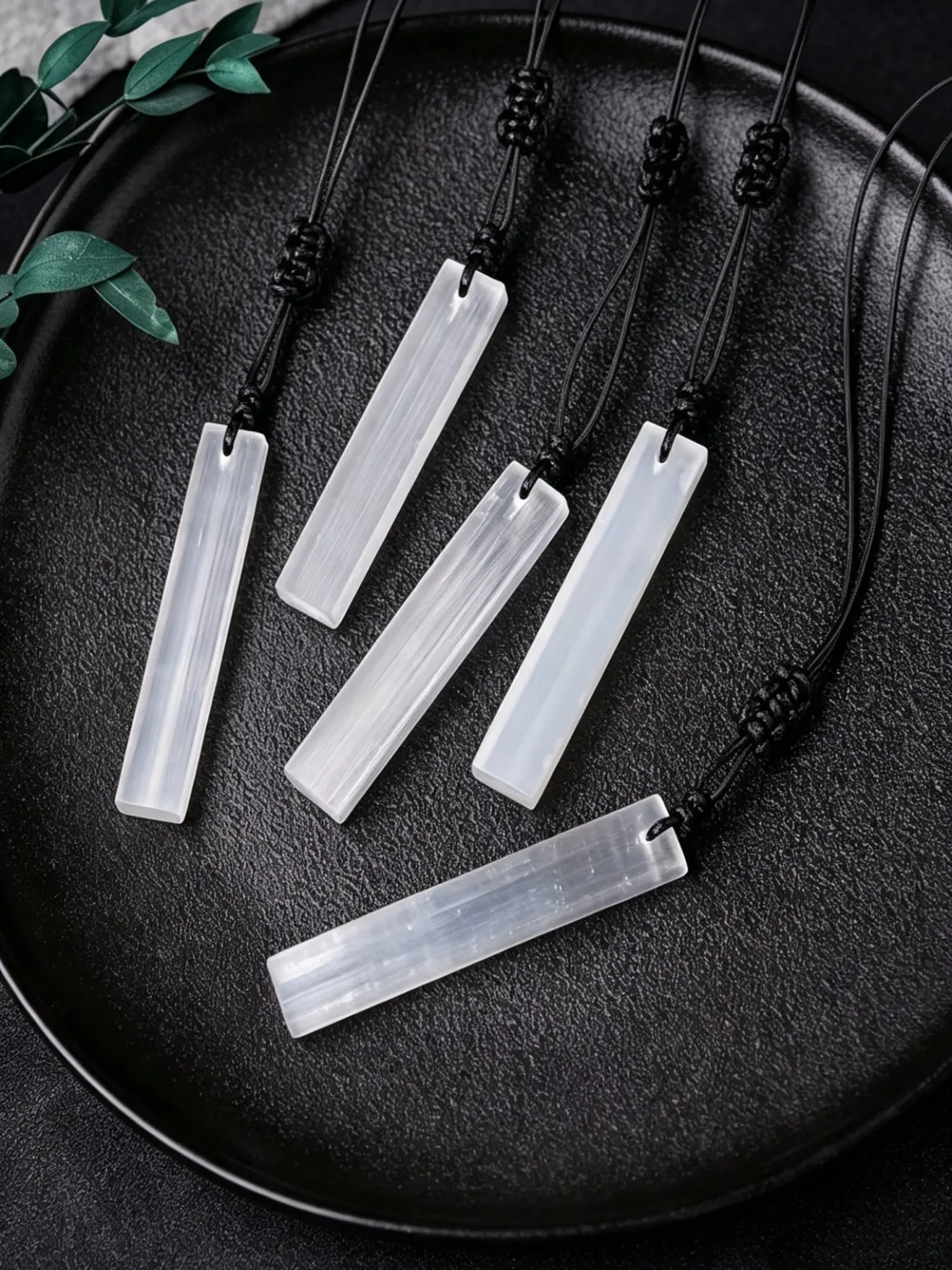 1pc of Natural Selenite Gypsum Stick Healing Crystal Pendant from Morocco, Featuring a White Quartz Mineral Raw Stone Necklace (It'S Normal for Natural Stones to Have Rough Edges And Chips)