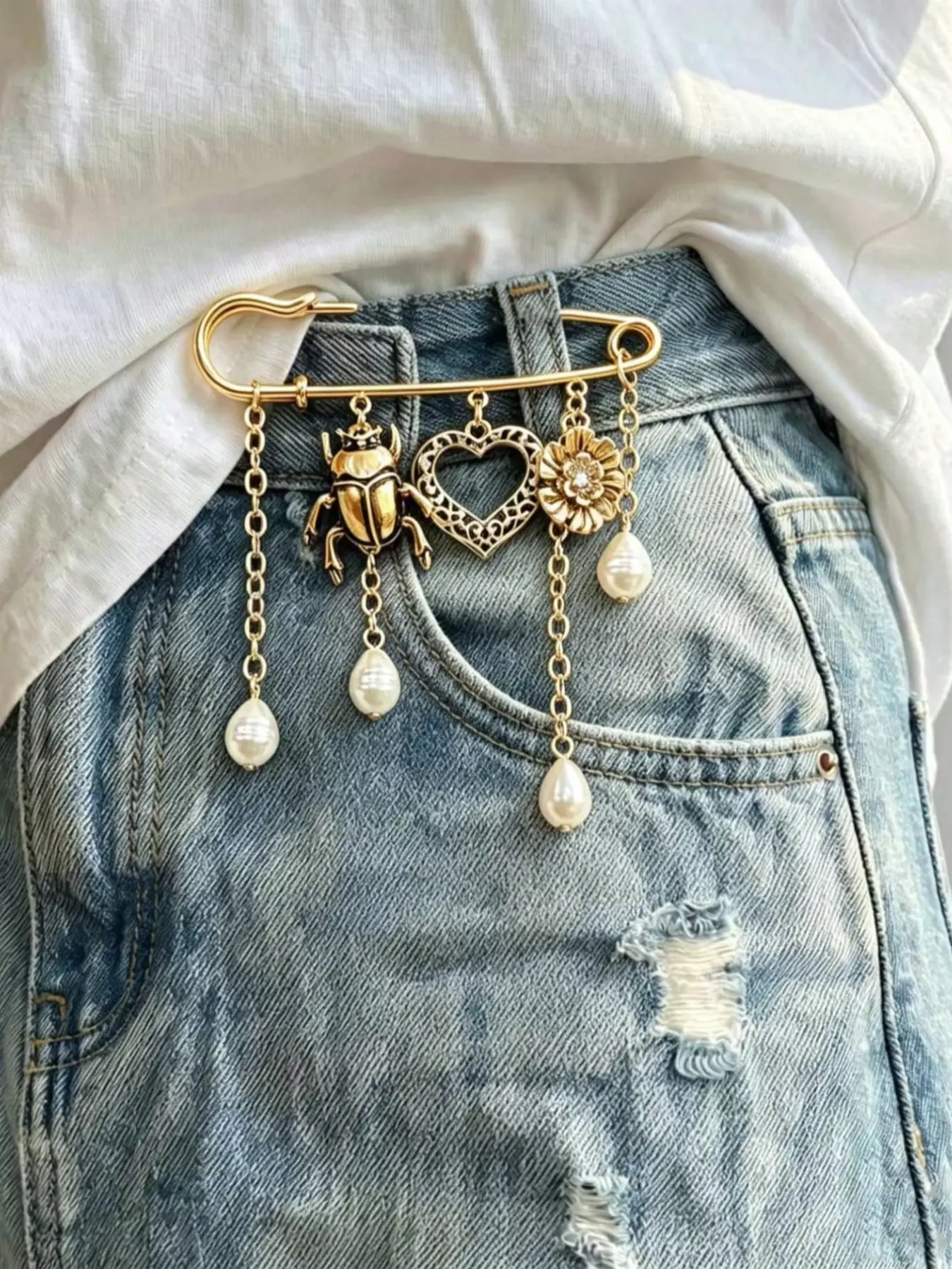 Vintage Safety Pin Brooch With Beetle, Heart-Shaped Flower And Teardrop Pearl Pendant, Gold Fashion Badge Pin, Suitable For Women's Blazer, Daily Wear, Party Gift