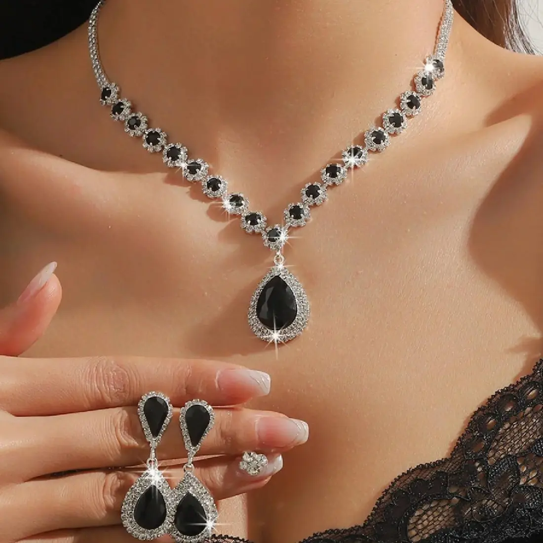 Women's Elegant 3-Piece Crystal Leaf Motif Wedding Jewelry Sets for Brides - Chain Necklace, Necklaces Earrings & Matching Bracelet Fashionable Accessory Set for Weddings, Parties, Chain Necklace Set