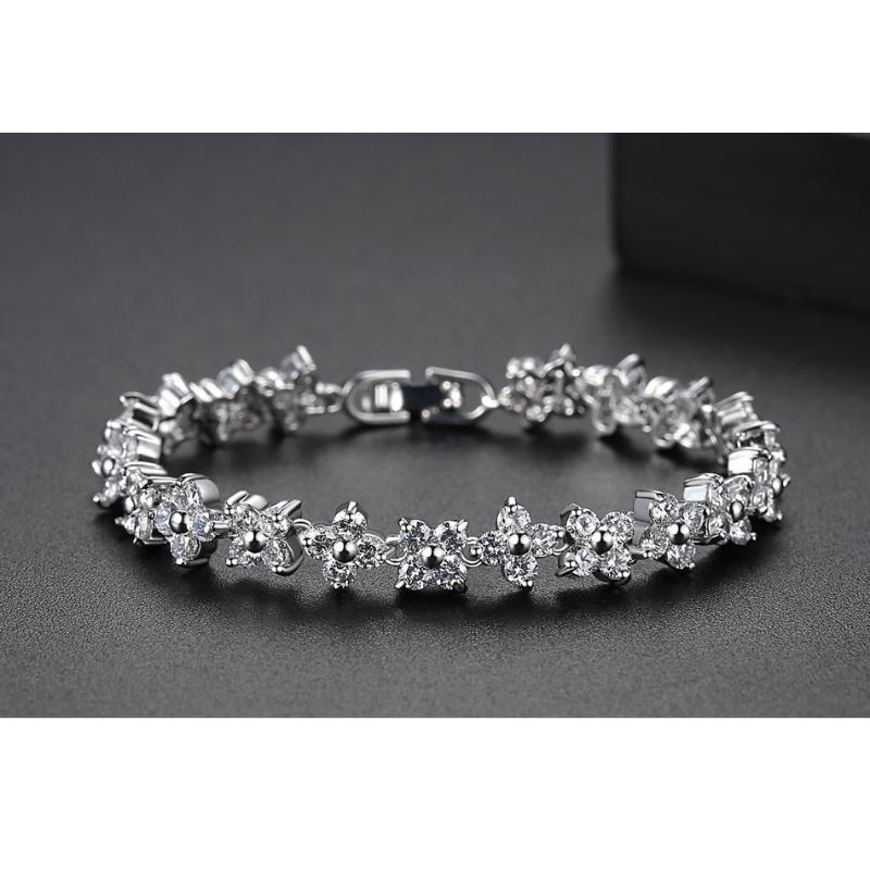 S925 silver super fairy small flower Moissanite bracelet, high-end niche Women's jewelry, party high beauty sparkling dazzling jewelry