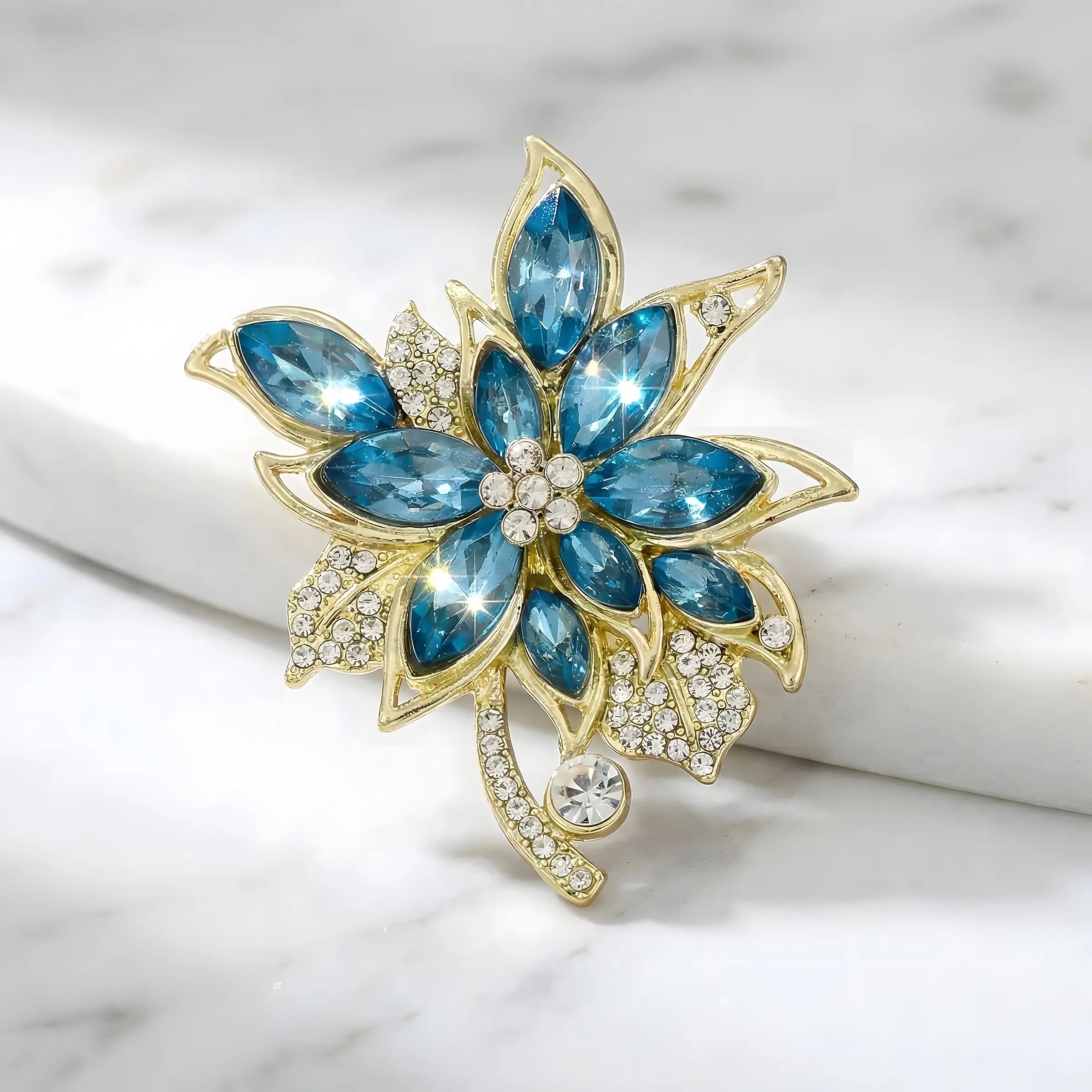 Elegant Blue Flower Brooch with Rhinestones, High-Grade Alloy Pin, Perfect for Women's Clothing, Handbags, Gifts, Party Decorations