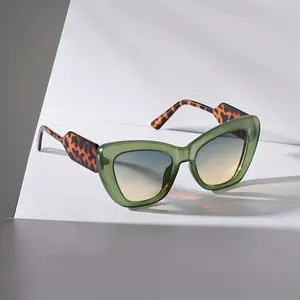 A Pair of Cat-Eye Frame Glasses with a Two-Tone Gradient Design, Made of PC Material (41G). Versatile for Office Use And Various Indoor Settings, Suitable for Six Different Face Shapes. Available in New Morandi Colors