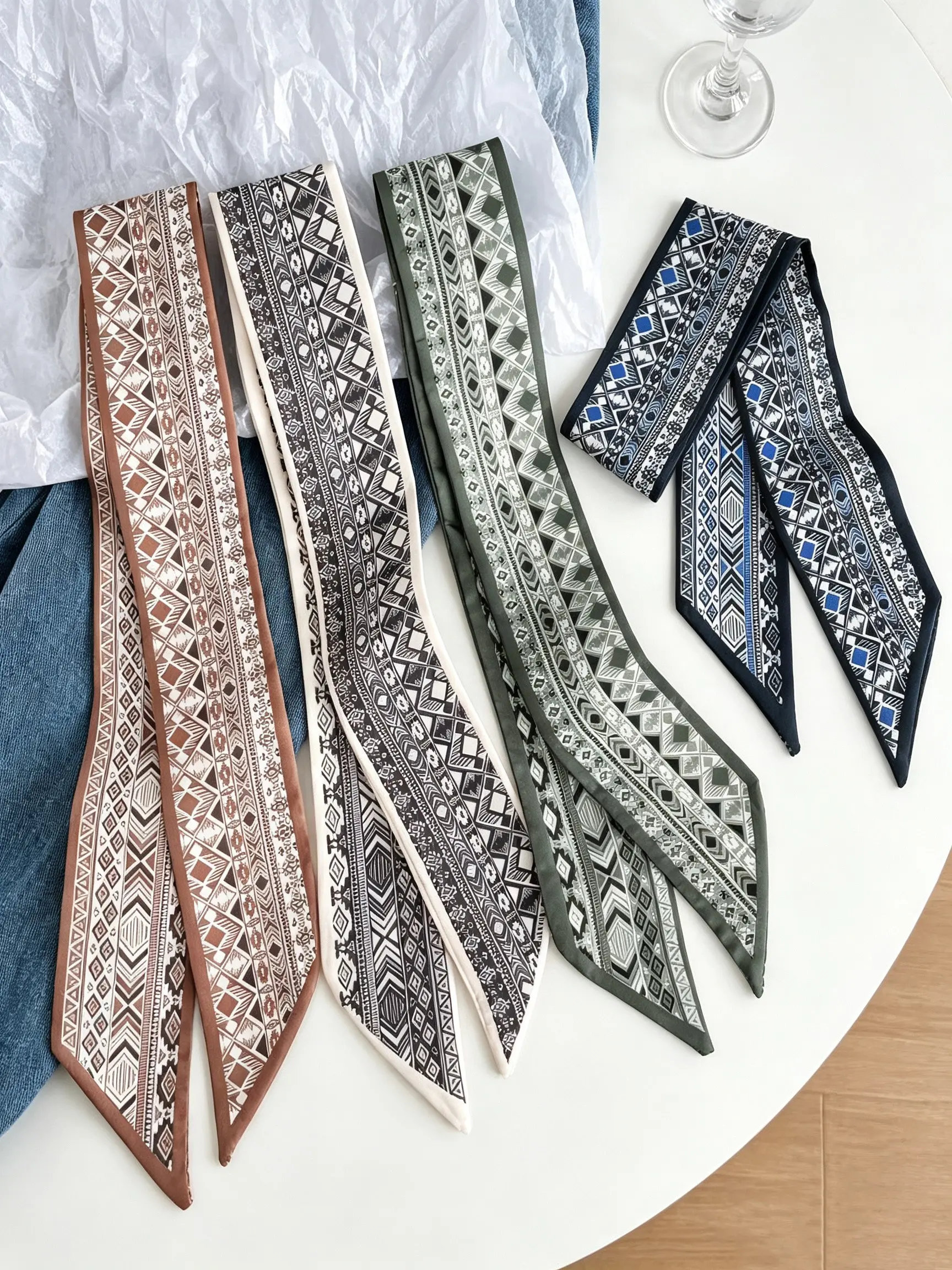 4 Pcs / 1 Set Vintage Fashion Jacquard Totem Scarf, Women's Wristband Hair Tie Bag Strap Gift Ribbon, Polyester Wrap Headscarf Set, Unisex Necktie Accessory