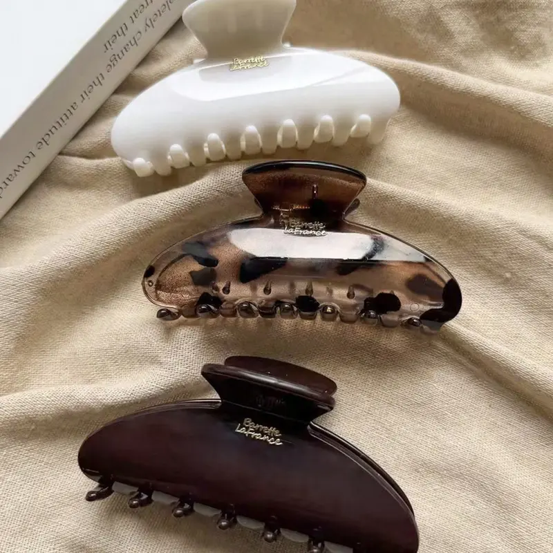 3pcs Women 9.2cm/3.62in White Tortoise Shell Leopard Print Oval Lightweight Plastic Hair Clip, Fashion Versatile Solid Color Hair Claw Hair Accessory Suitable For Daily Outings Casual Parties Beach Vacation Decorative Hair Clips