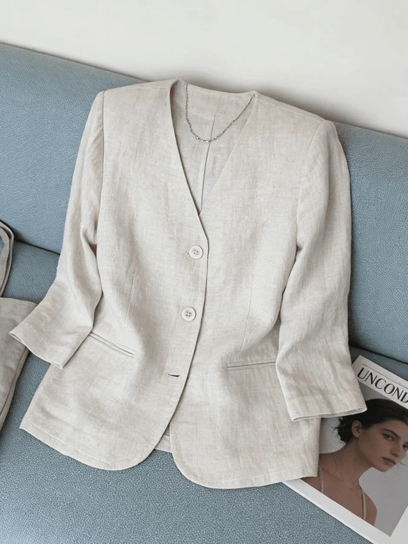 A women's fashionable beige casual small suit jacket, with a collarless V-neck to enhance the neck line, loose and micro shaped to hide flesh and show off weight, suitable for commuting, outdoor play, indoor and outdoor wear